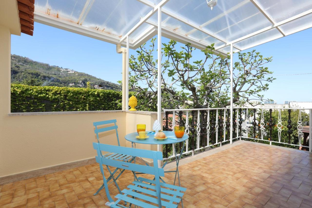 Relais Villa Chiara Free Parking Sorrento Bagian luar foto